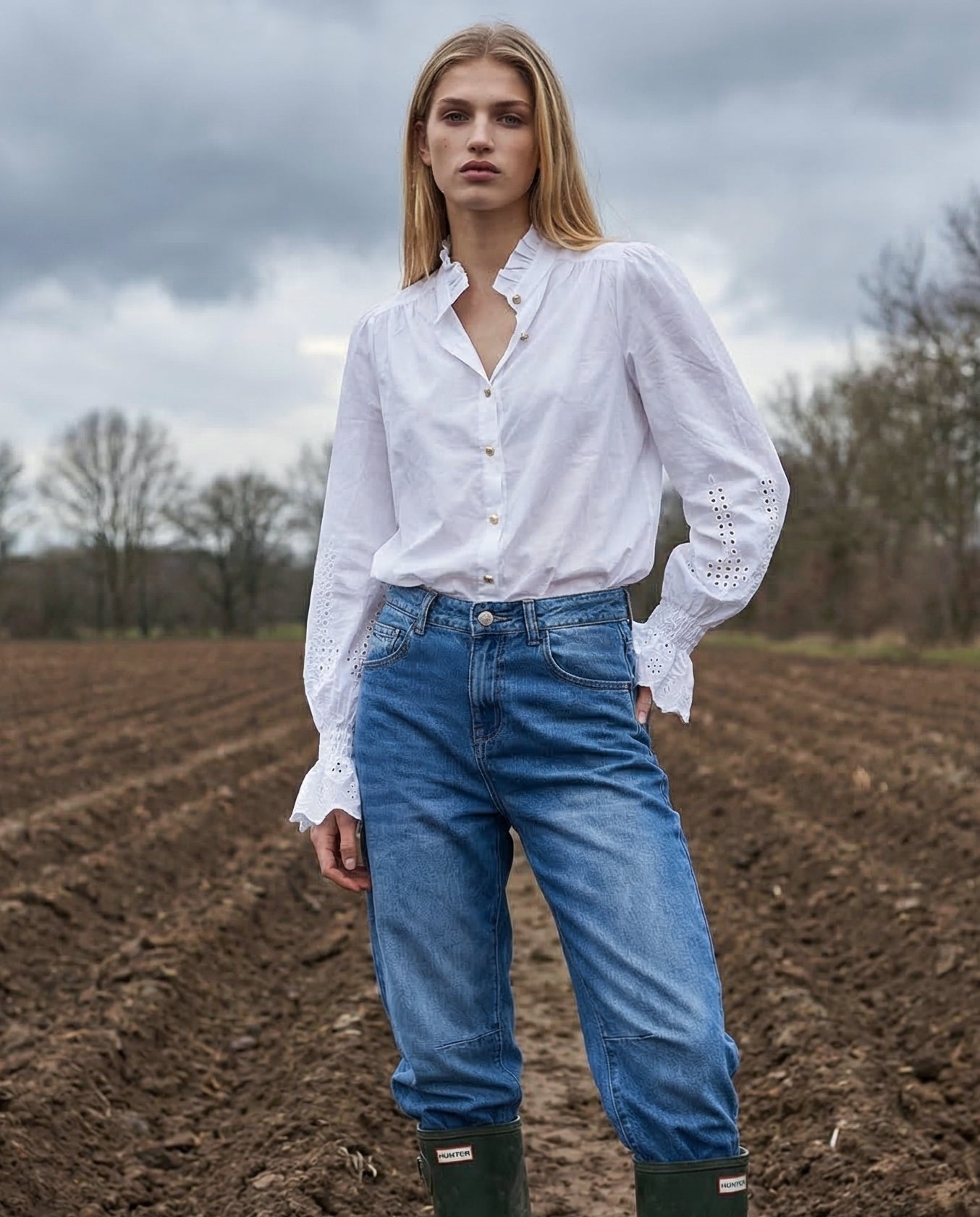 LIBI | Ruffle Collar Buttoned Shirt | White