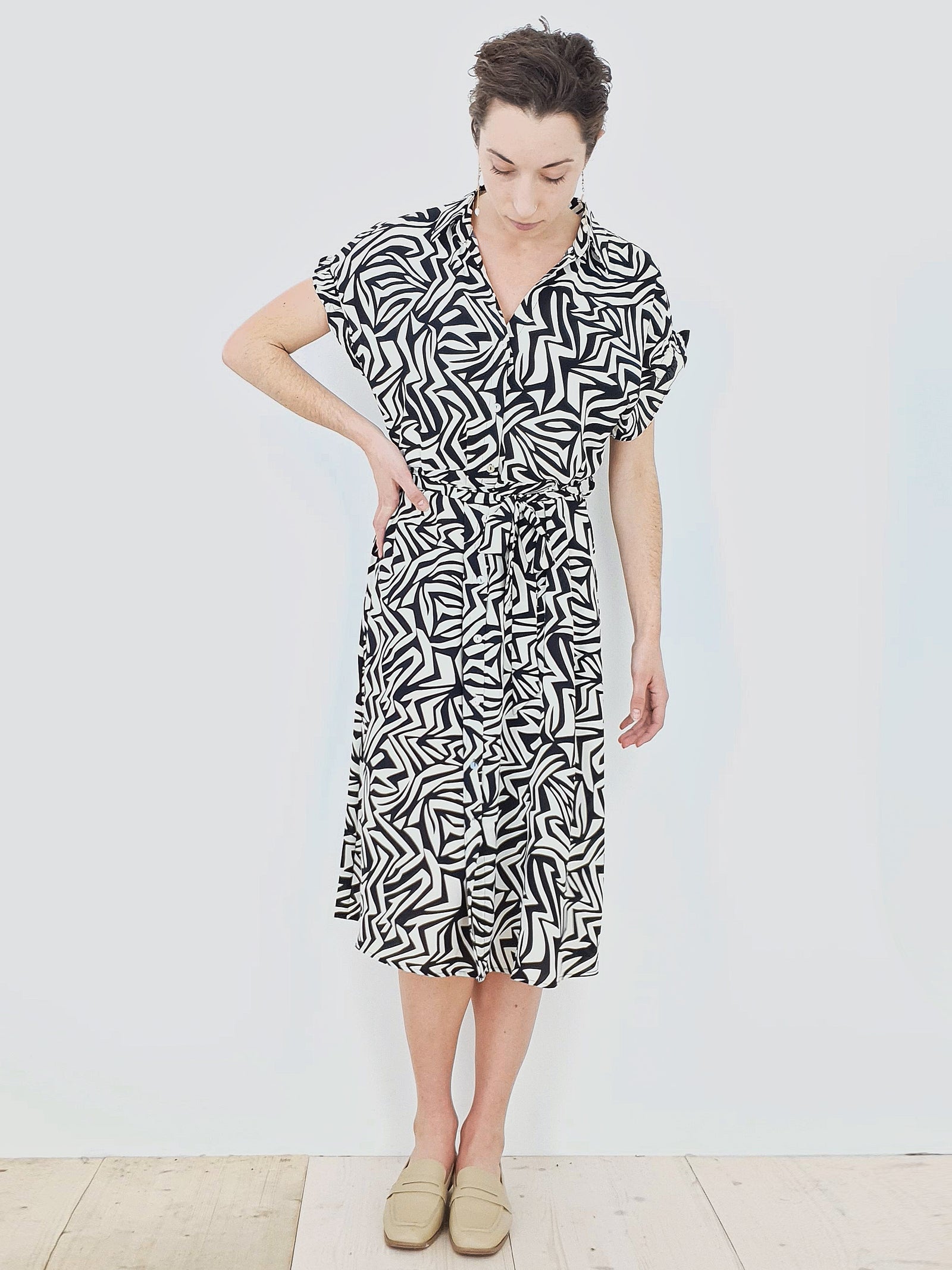 MILA Geometric Pattern Dress Black – OVERIDER - Main Image