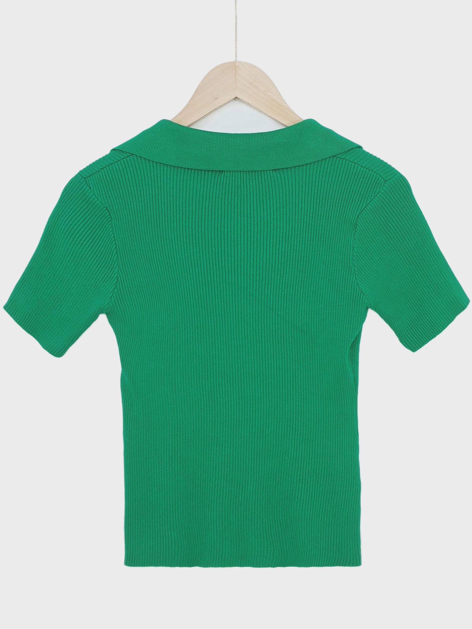 TEONA  | V Neck | Short Sleeve | Collared Top | Green