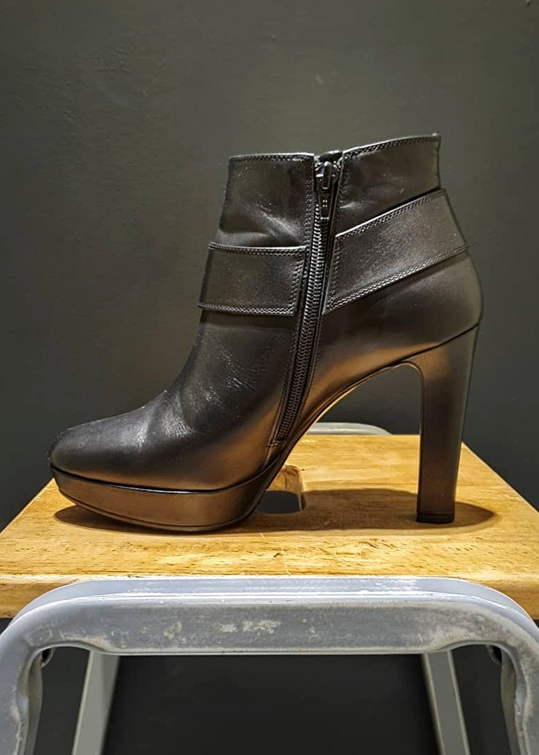 PREWORN | Preloved - 'RUSSELL & BROMLEY' Ankle Boot - Size 6 UK
